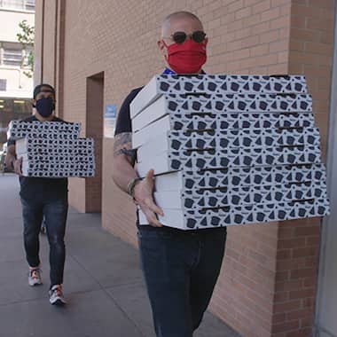 Pizza and polo delivery in support of the medical personnel in New York during the pandemic