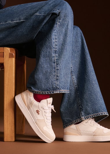 FOOTWEAR