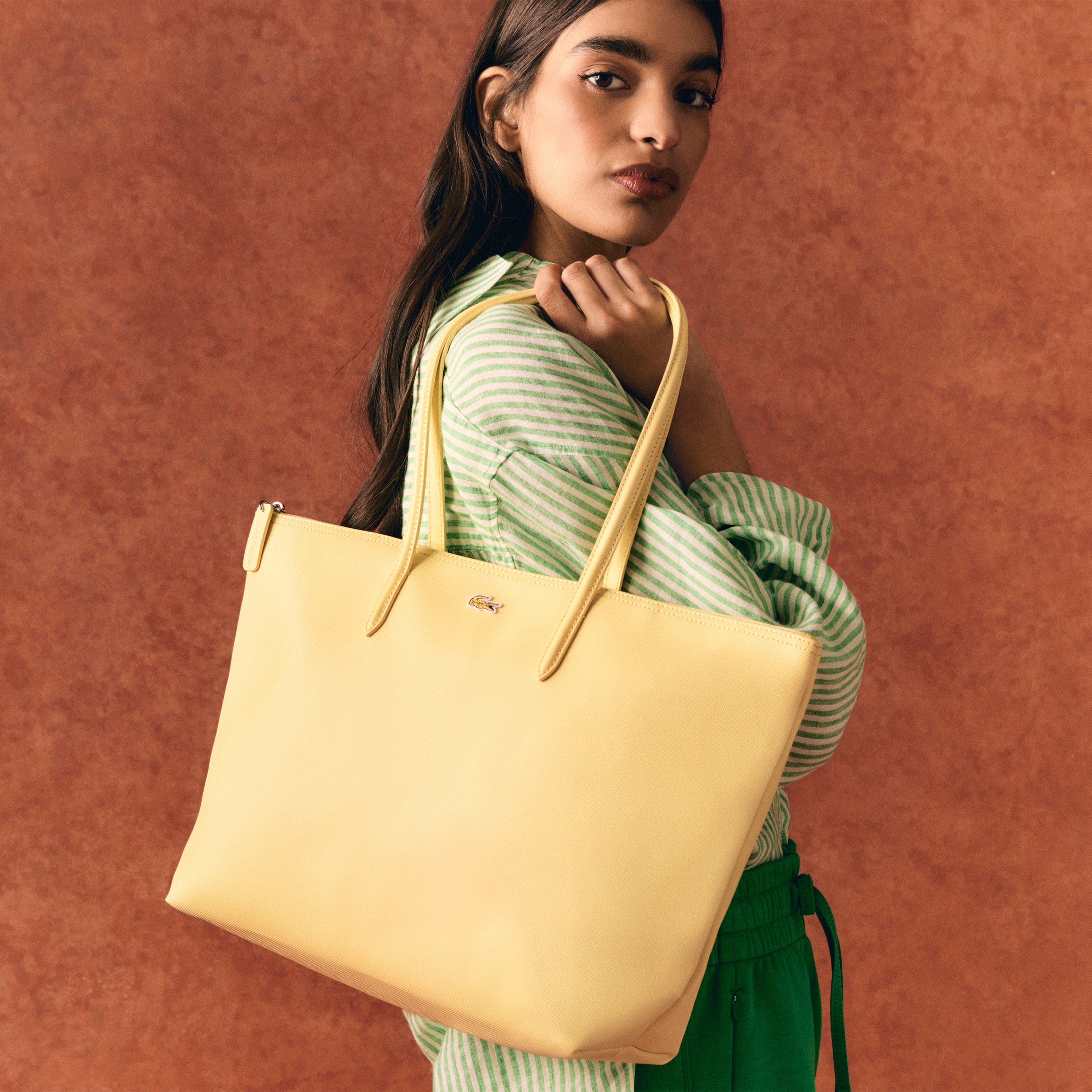 【Lacoste】 Izzie Bucket Bag White★送料・関税込★大人気★ LACOSTE-Schultertasche-