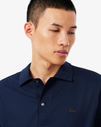 Polo Paris corte cl&aacute;sico cuello abierto bordado