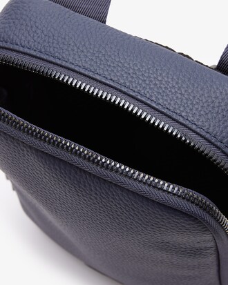 Bolso crossbody vertical Soft Mate de piel granulada mate para hombre