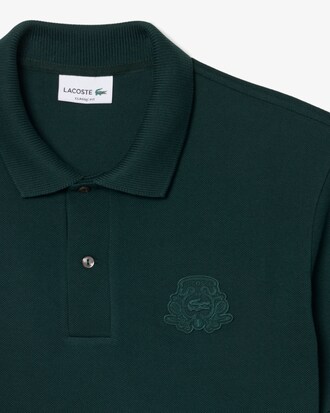 Polo de Piqu&eacute; con Escudo Bordado de Corte Cl&aacute;sico