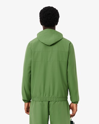 Chamarra deportiva repelente al agua