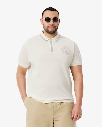 Polo para hombre de corte regular L.12.12 con estampado de distintivos