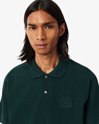 Polo de Piqu&eacute; con Escudo Bordado de Corte Cl&aacute;sico