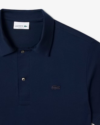 Polo Paris corte cl&aacute;sico cuello abierto bordado