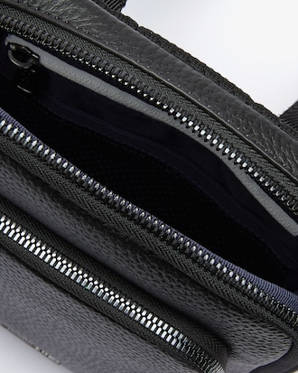 Bolso Crossbody en piel mate recubierta para hombre