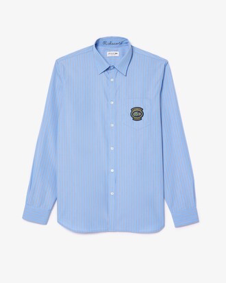 Camisa de corte est&aacute;ndar a rayas con detalles de insignia