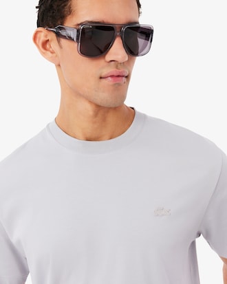 Playera con firma bordada