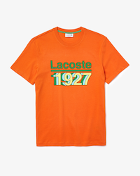 Playera de algod&oacute;n con estampado vintage Lacoste 1927 para hombre