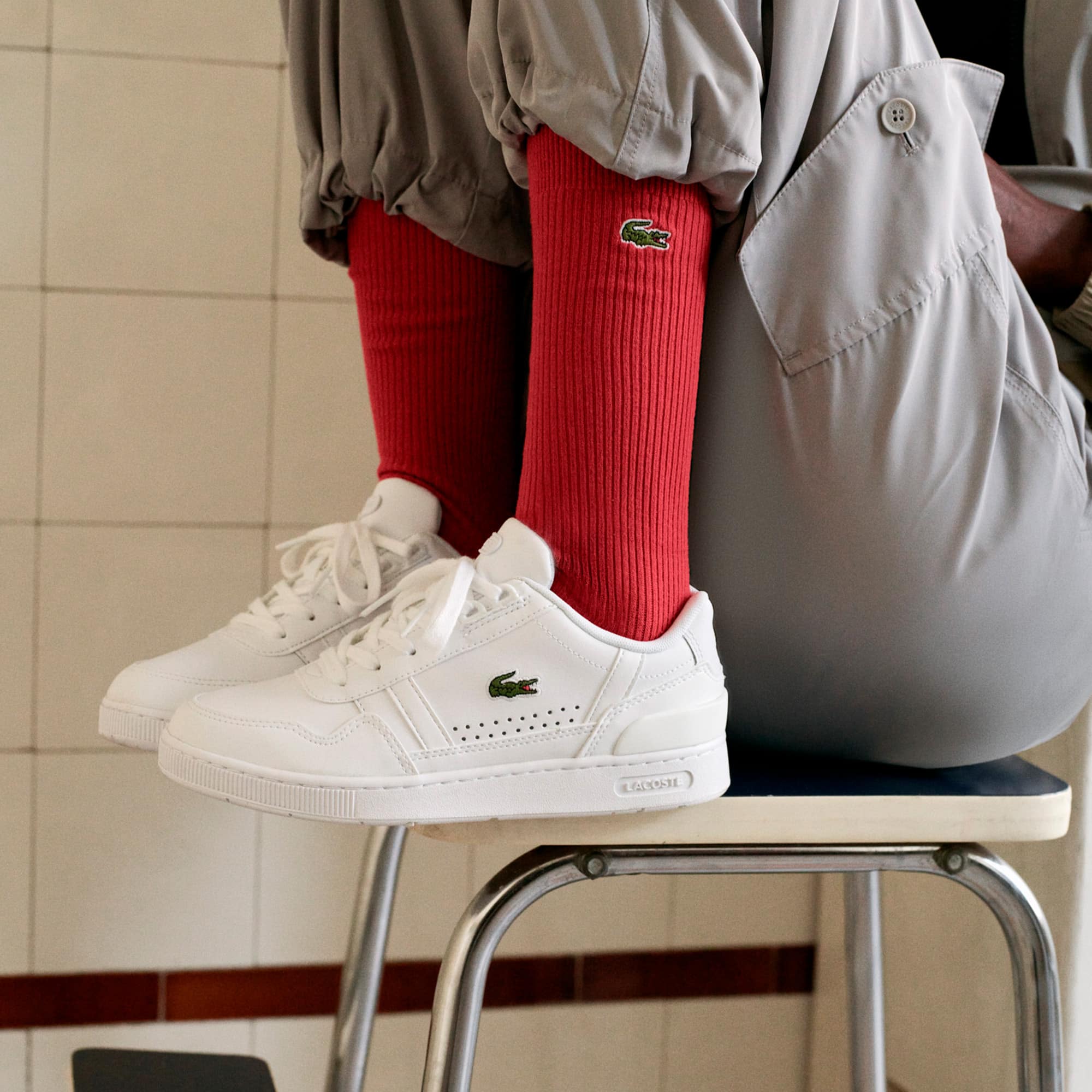 Lacoste 【上品さとスポーティーさ☆T Clip スニーカー 】 Amazon.com | Lacoste Women's T-Clip Sneaker, WHT/LT BLU, 6