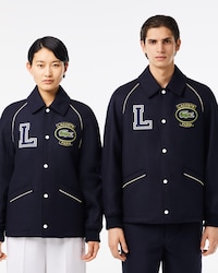 Chamarra universitaria de lana con insignia