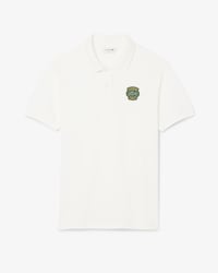 Polo De Corte Cl&aacute;sico En Petit Piqu&eacute; Con Insignia