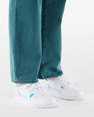 Sneakers deportivas de piel con clip en T para mujer