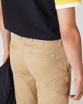 Pantalones estilo chinos slim fit en gabardina stretch para hombre