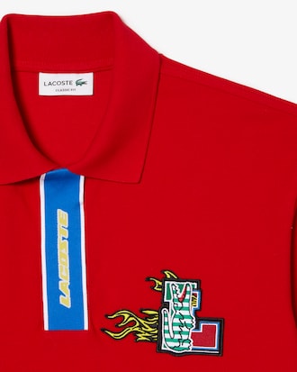 Polo con solapa navide&ntilde;a en contraste e insignia de cocodrilo para hombre