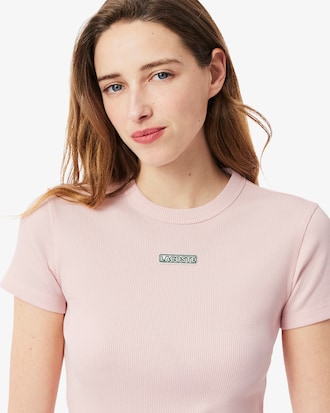 Playera slim fit de canal&eacute; de algod&oacute;n con insignia