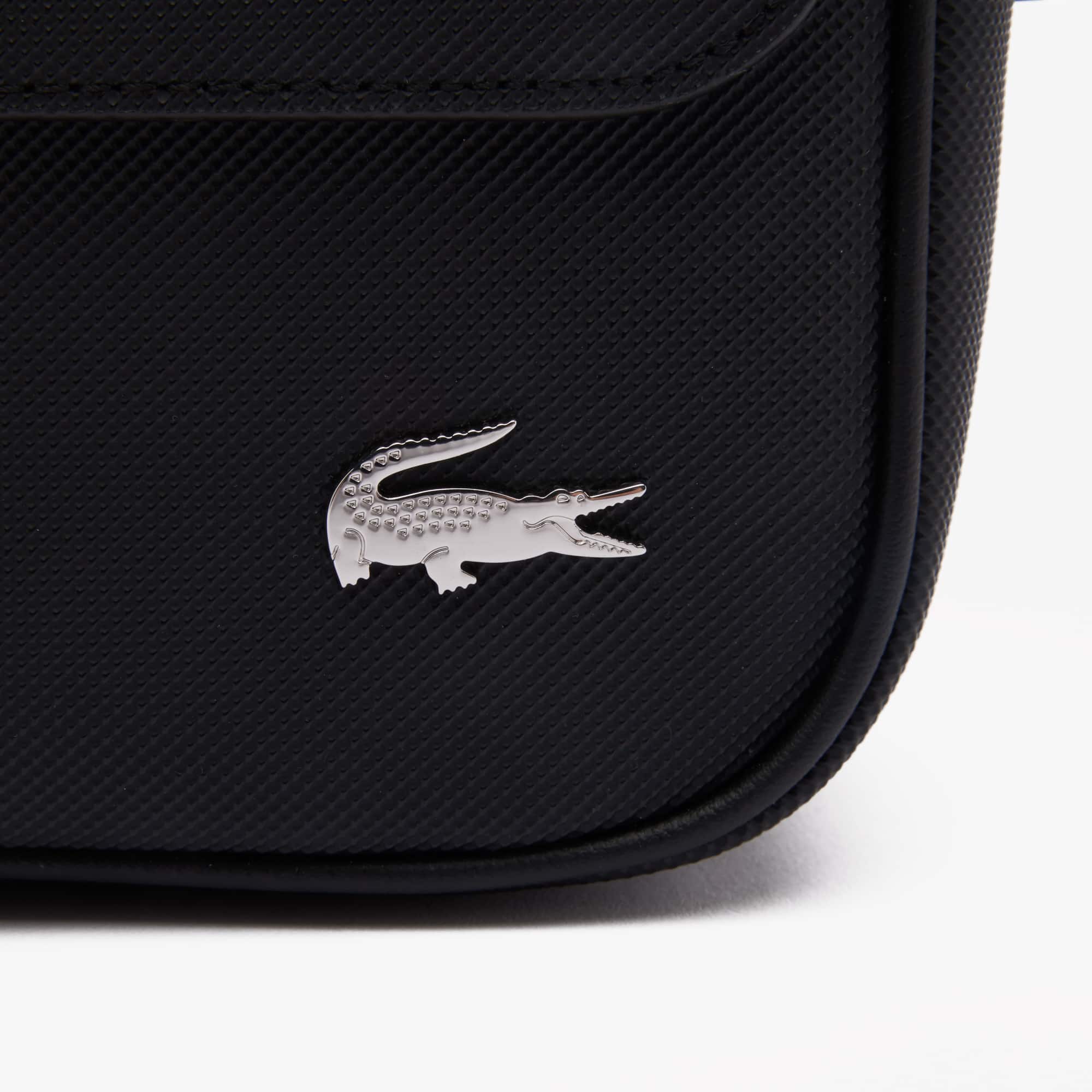 [LACOSTE] Daily Lifestyle Baguette Bag 女性 バケットバッグ Lacoste Women's Daily Lifestyle Coated Canvas Small