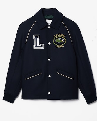 Chamarra universitaria de lana con insignia