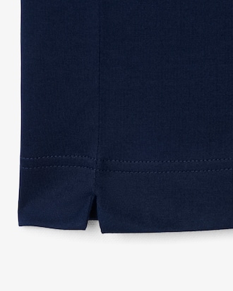 Polo Paris corte cl&aacute;sico cuello abierto bordado