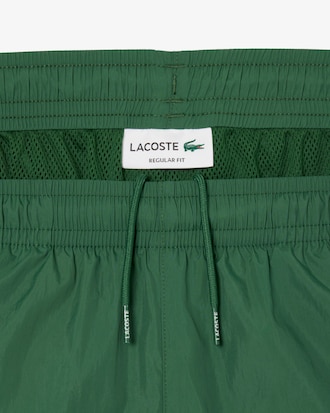 Pantal&oacute;n deportivo ligero e impermeable para hombre